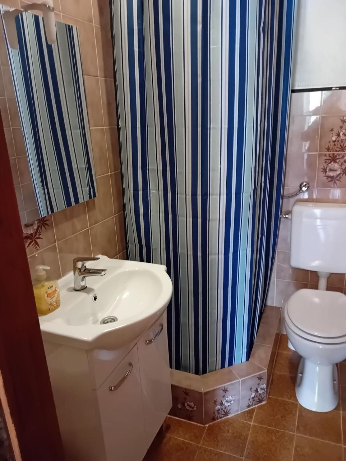 Rooms With A Parking Space Krk - 13553 Vrh  외부 사진